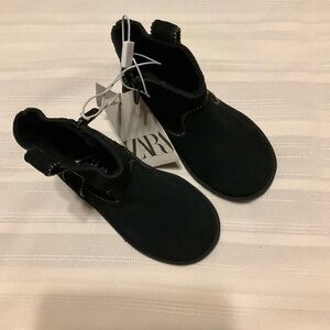 Zara Black Boots Sleek Design Durable Sole